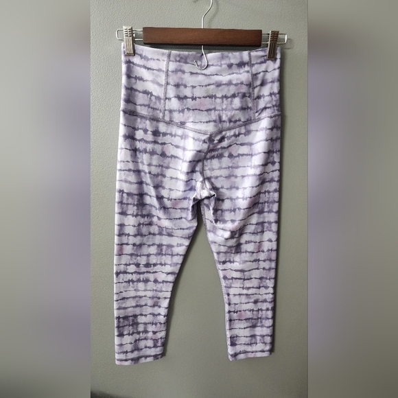Athleta Elation Printed Capri Tight - Tahiti Dusk Purple - Picture 8 of 9